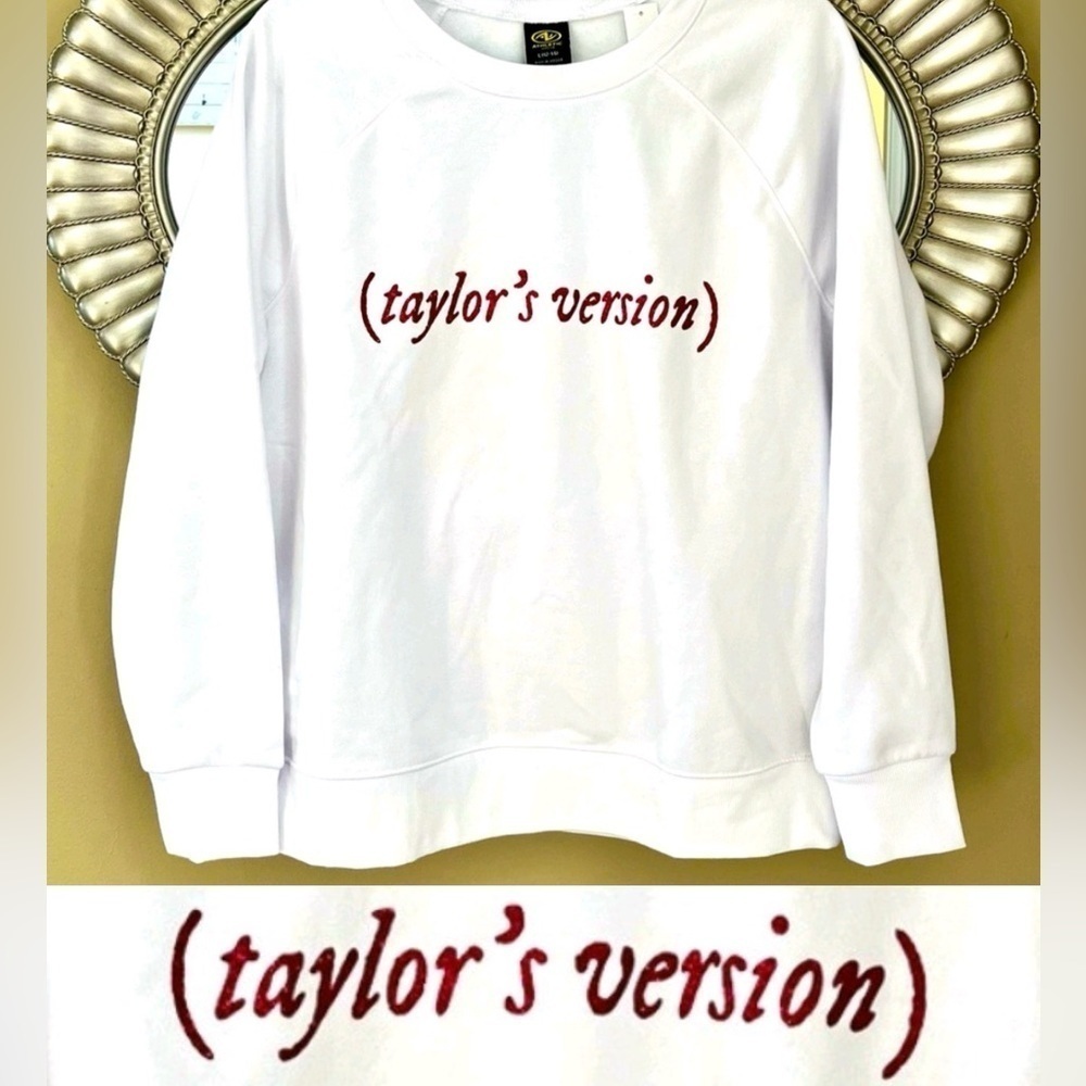 taylor’s version .fleece crewneck sweatshirt white w/ pink